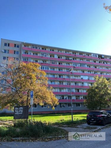 Reality 3/4 izbový byt s dvoma loggiami, po rekonštrukcii na Rybničnej ulici- 83 m2, zateplený obytný d