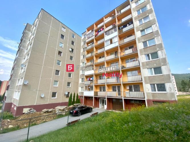 Reality Priestranný 2 izbový byt v Prakovciach + parkovacie miesto (F075-112-ANEa)