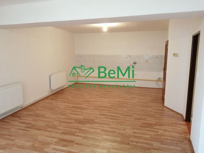 Reality PONUKA: Predaj priestranného 3-izb.byt s balkónom Kysucké Nové Mesto (038-113-MACHa)