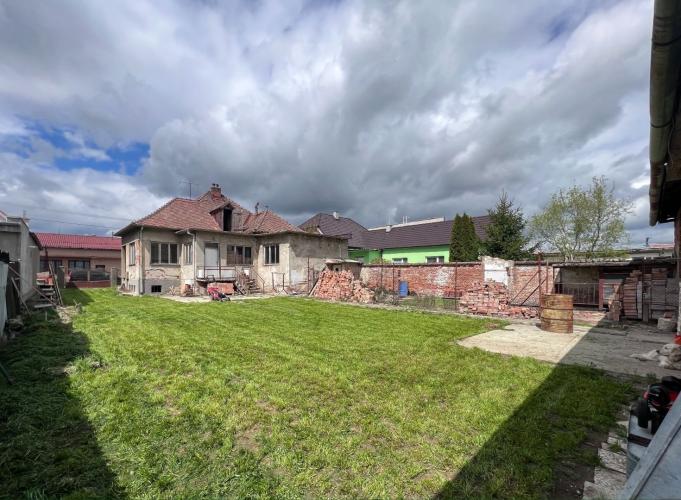 Reality AFYREAL predaj pozemok Hlohovec, časť Šulekovo so starším rodinným domom