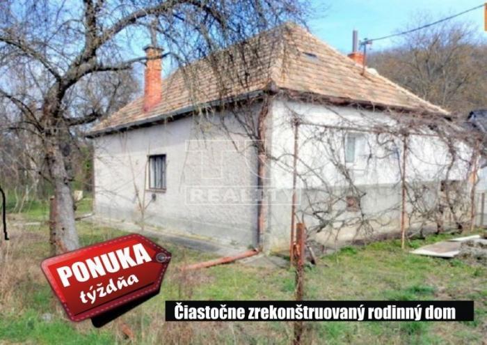 Reality PONUKA TÝŽDŇA! Predaj rodinného domu v obci Šarovce za dobrú cenu. Šarovce, 1000 m2