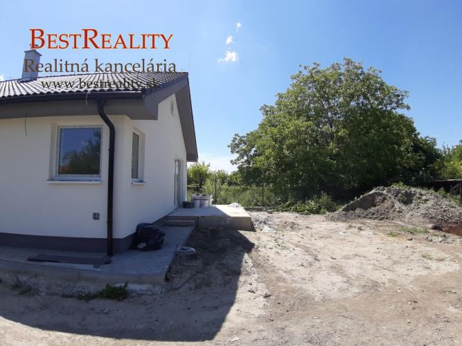 Reality 4 izbový rodinný dom na Predaj NOVOSTAVBA, BUNGALOV, Tepelné čerpadlo, terasa, Bernolákovo www.