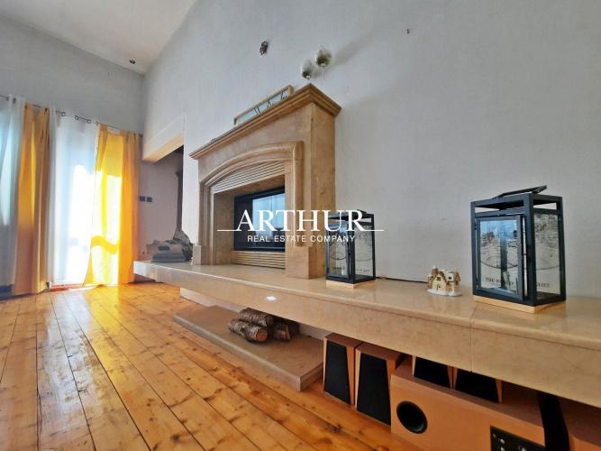 Reality ARTHUR - Na predaj viacpodlažný rodinný dom v Dúbravke, slepá ulica s výhľadom do zelene