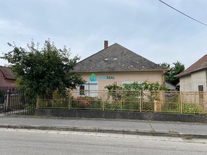 Reality Starší 3-izbový RD dom na predaj v Šamoríne - časť MLIEČNO!!!! Cena 225 000 €
