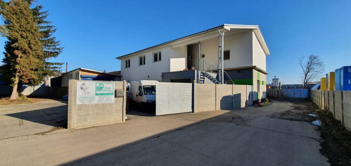 Reality PNORF – hala, polyf. budova s 3x 2i byty, kancelárie, kovovýroba, garáž, 557 m2, Lubonas