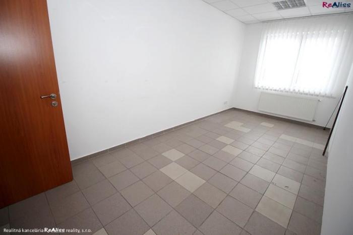 Reality Prenájom kancelárskych priestorov o rozlohe 17 m2 v centre Bánoviec nad Bebravou