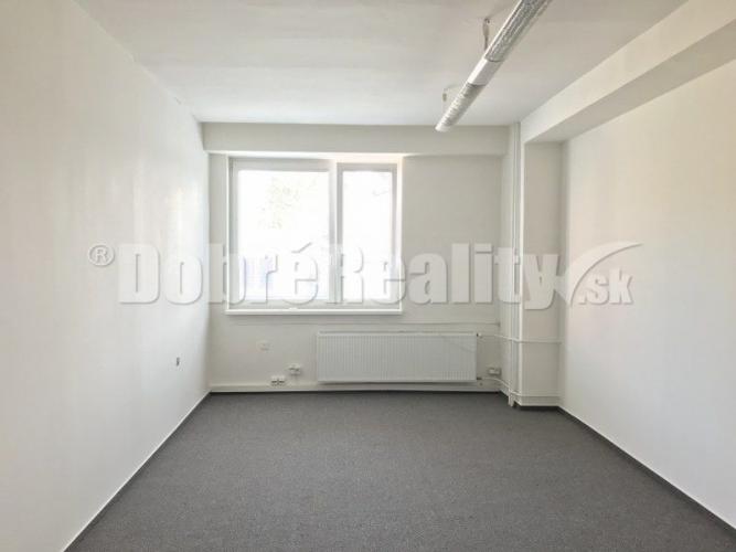 Reality Kancelárske priestory na prenájom, 10m2, budova Allianz, Záhradnícka ulica, Prievidza
