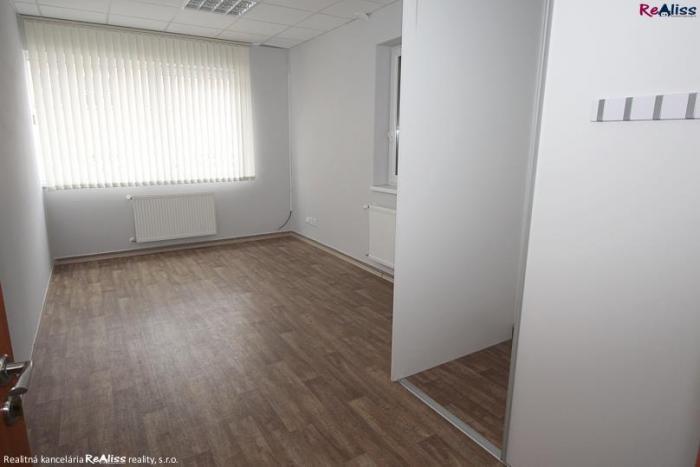 Reality Prenájom kancelárskych priestorov o rozlohe 18 m2 v centre Bánoviec nad Bebravou