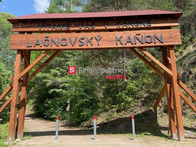 Reality Veľká a udržiavaná rekreačná chata vedľa vstupu do Lačnovského kaňonu (F245-13-ANM3)