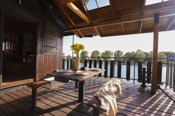 Reality Houseboat v prekrásnom prostredí Jaroveckého ramena na predaj